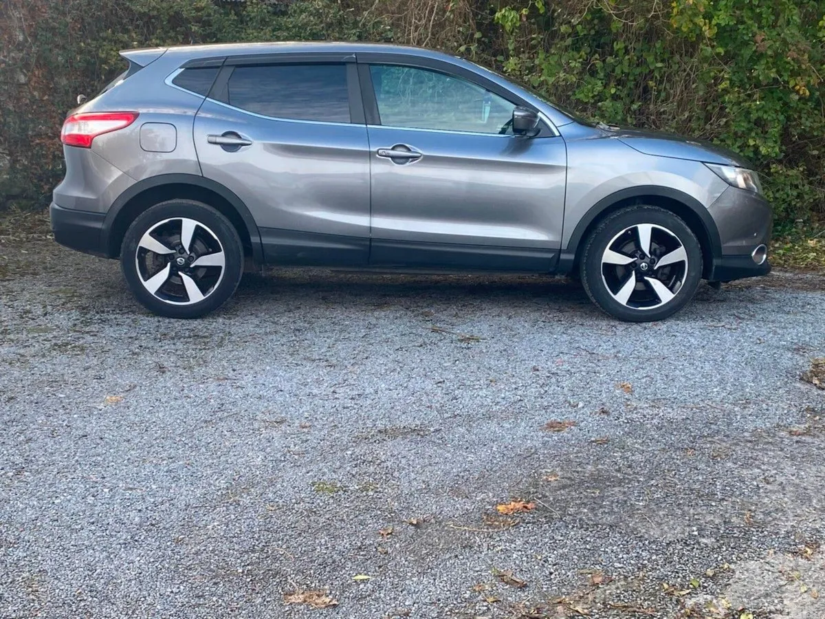 Nissan Qashqai Hatchback, Diesel, 2016, Grey
