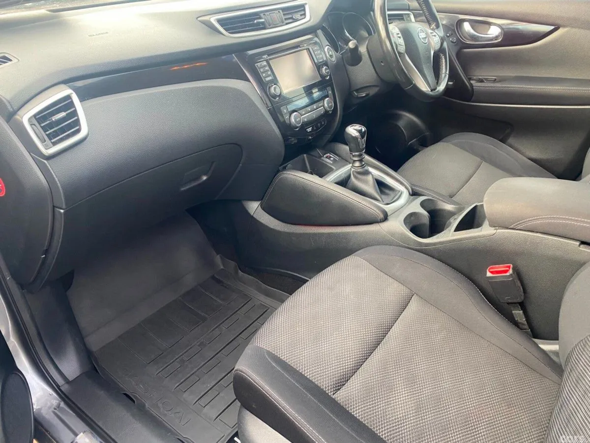 Nissan Qashqai Hatchback, Diesel, 2016, Grey