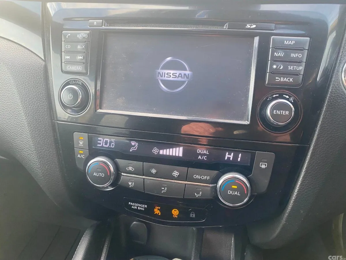 Nissan Qashqai Hatchback, Diesel, 2016, Grey