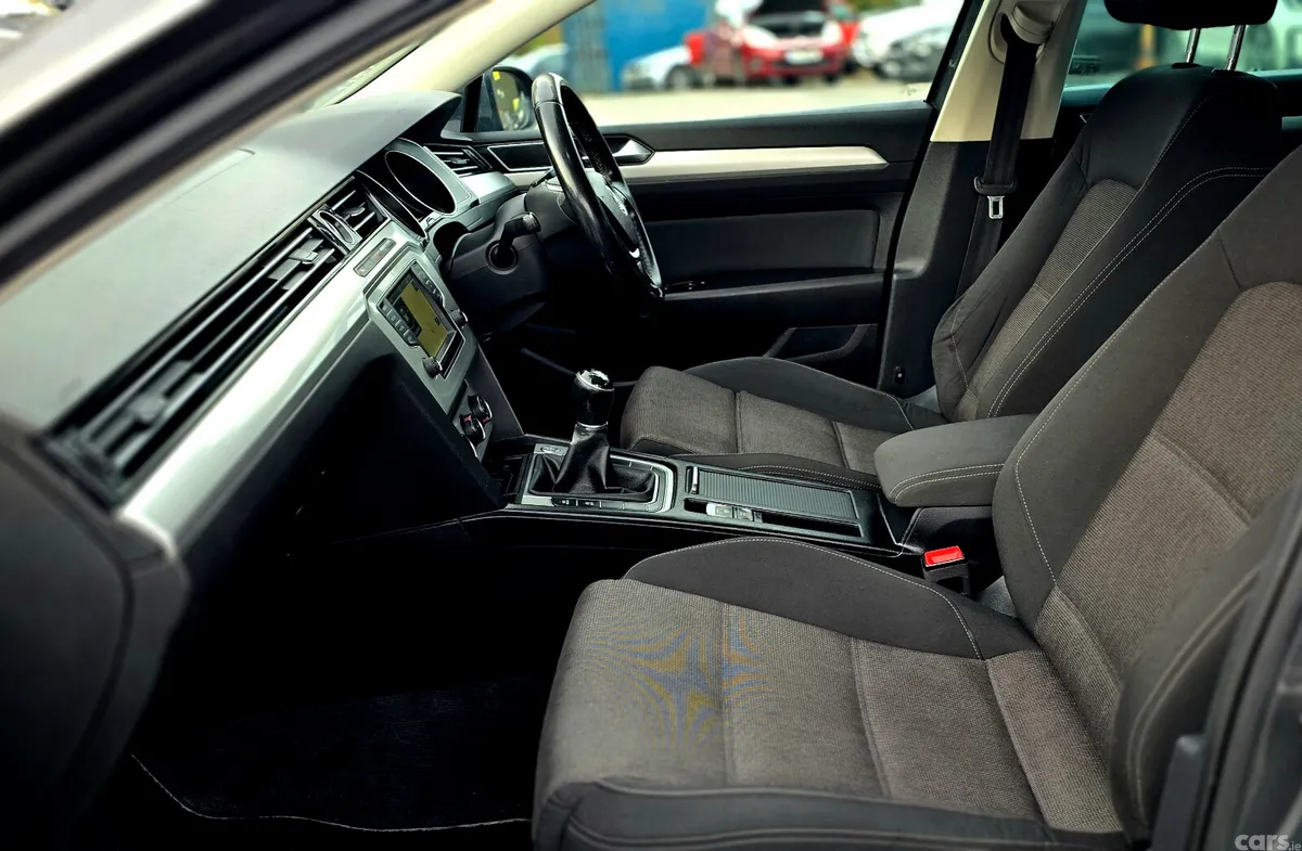 Volkswagen Passat Saloon, Diesel, 2015, Grey
