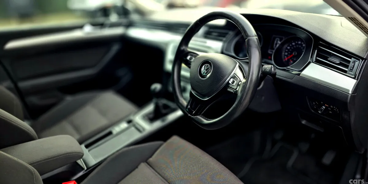 Volkswagen Passat Saloon, Diesel, 2015, Grey