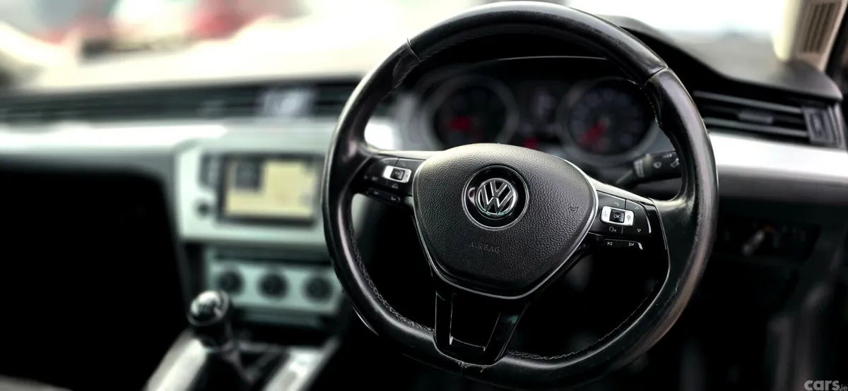 Volkswagen Passat Saloon, Diesel, 2015, Grey