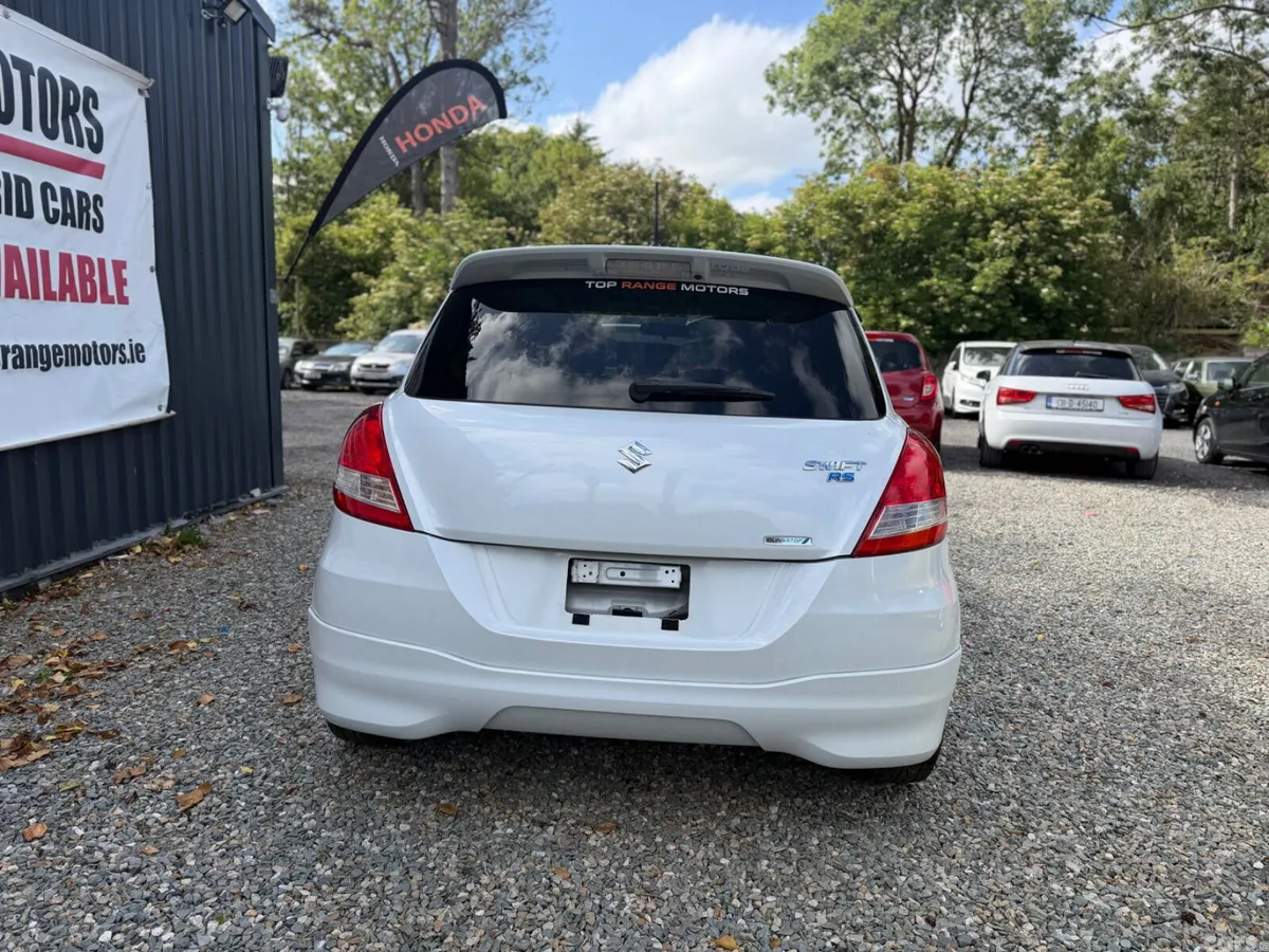 Suzuki Swift Hatchback, Petrol, 2015, White