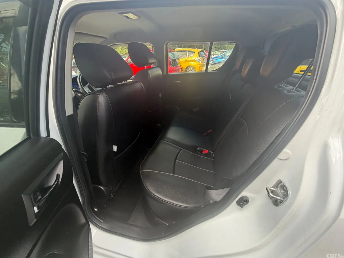 Suzuki Swift Hatchback, Petrol, 2015, White