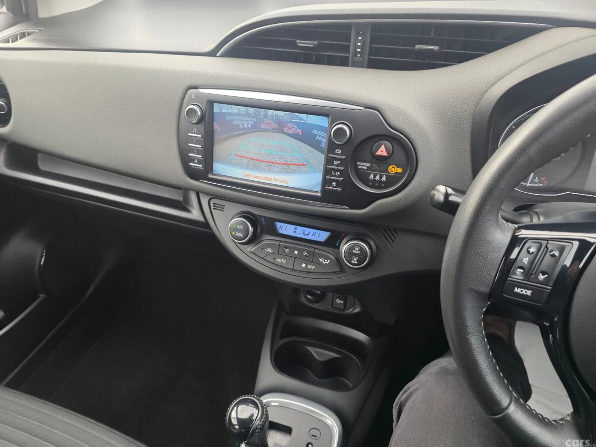 Toyota Yaris MPV, Petrol Hybrid, 2018, Grey