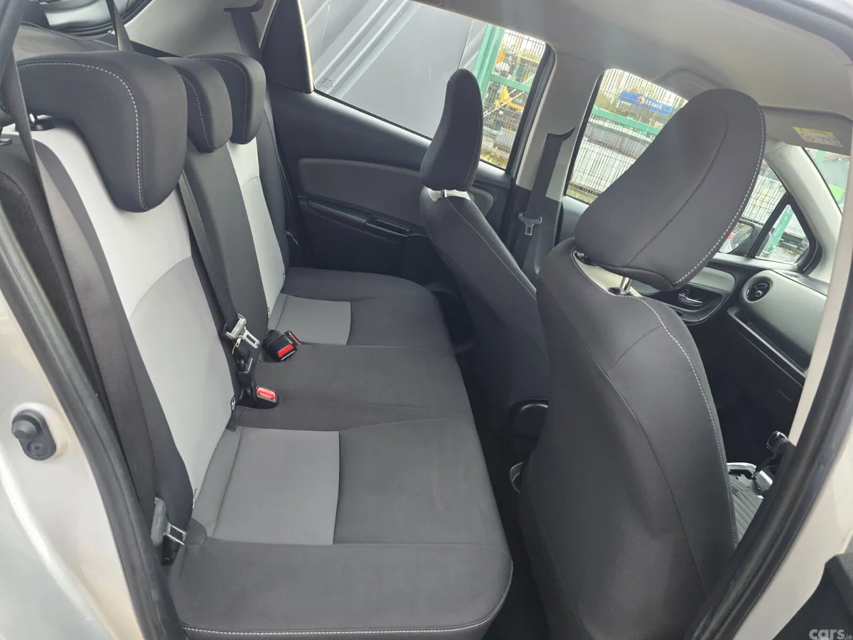 Toyota Yaris MPV, Petrol Hybrid, 2018, Grey
