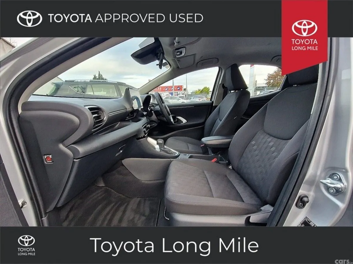 Toyota Yaris Hatchback, Petrol Hybrid, 2023, Silver