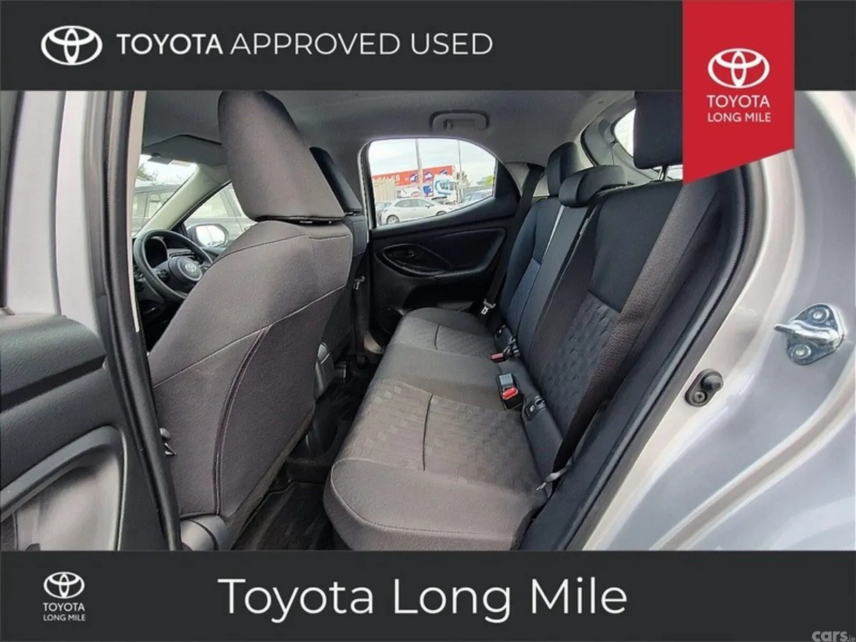 Toyota Yaris Hatchback, Petrol Hybrid, 2023, Silver
