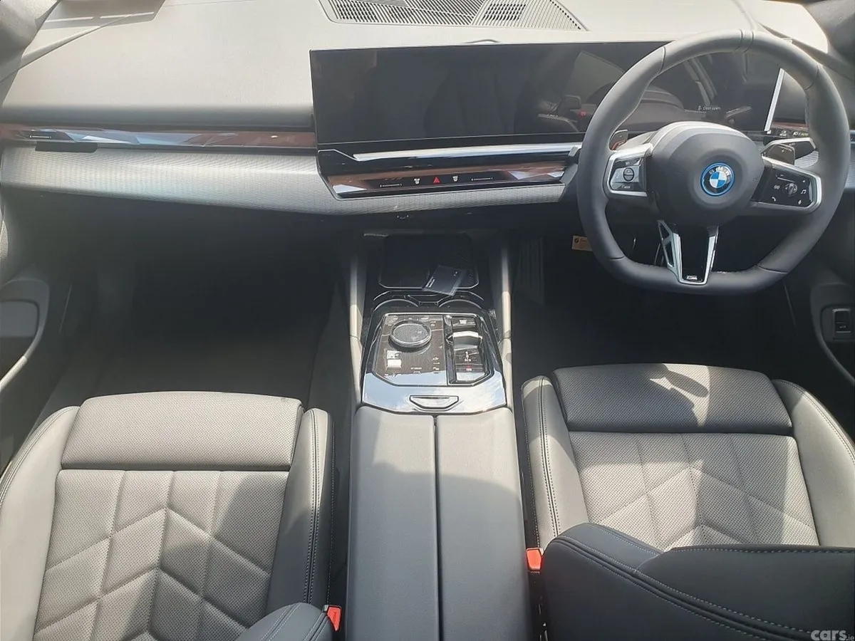 BMW 5-Series Saloon, Petrol Plug-in Hybrid, 2026, Blue
