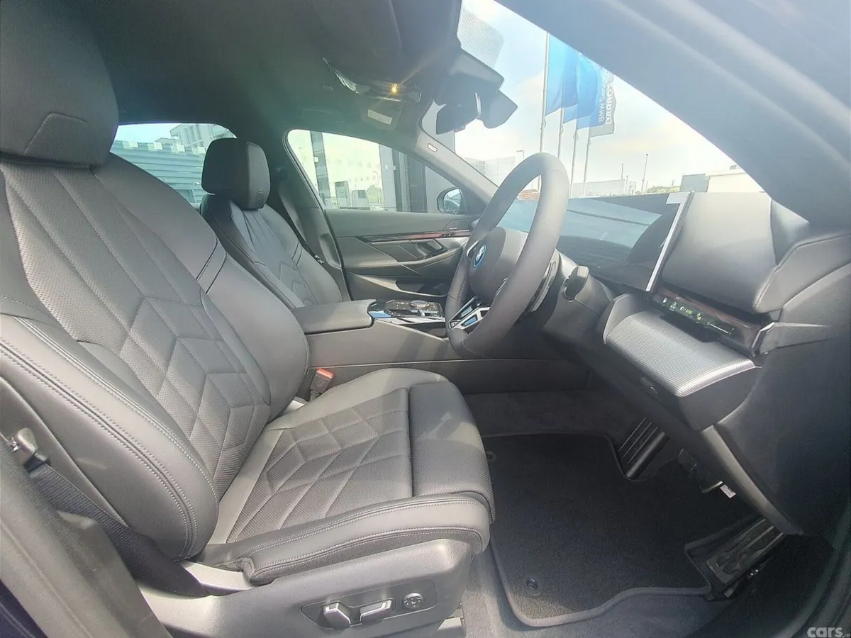 BMW 5-Series Saloon, Petrol Plug-in Hybrid, 2026, Blue