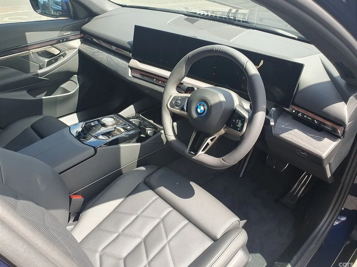 BMW 5-Series Saloon, Petrol Plug-in Hybrid, 2026, Blue