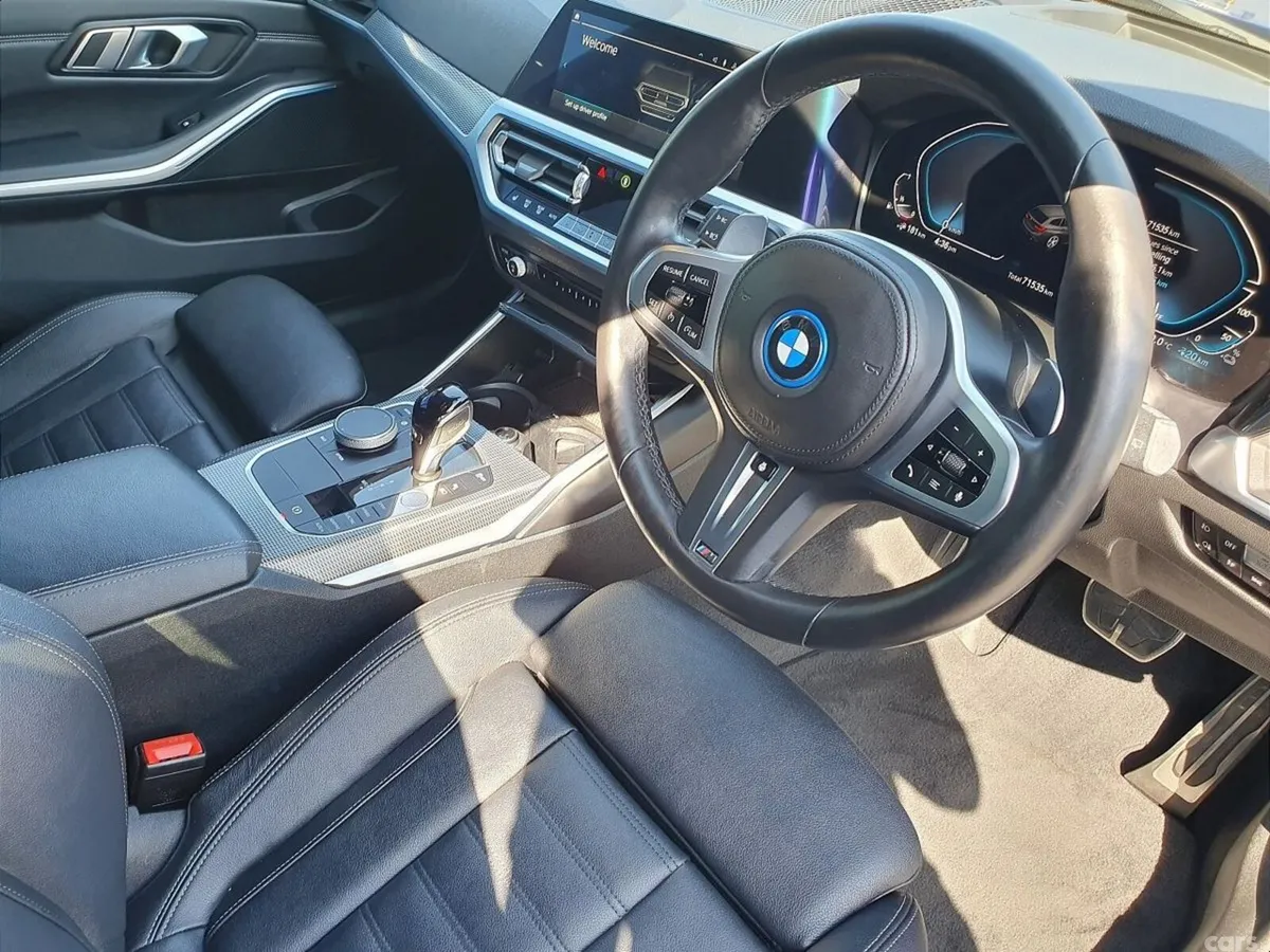 BMW 3-Series Estate, Petrol Plug-in Hybrid, 2021, Blue