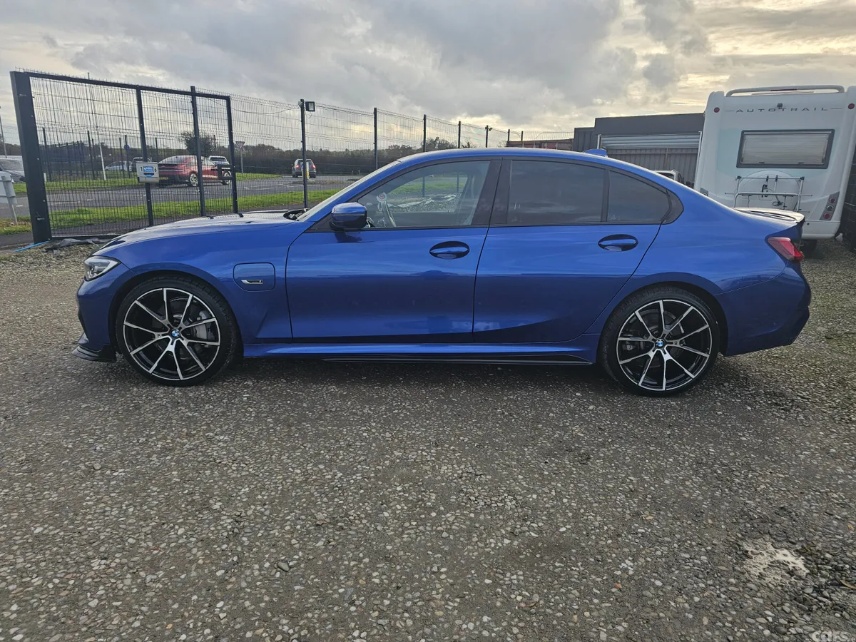 BMW 3-Series Saloon, Petrol Hybrid, 2022, Blue