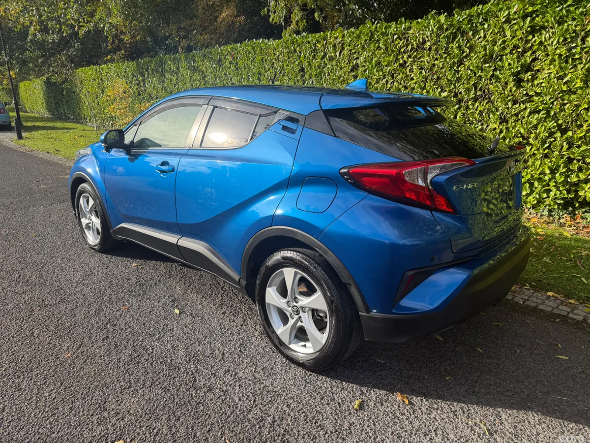 Toyota C-HR SUV, Petrol Hybrid, 2017, Blue