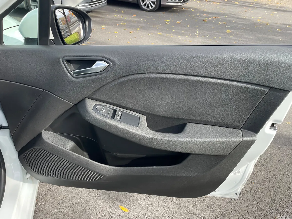 Renault Clio Hatchback, Petrol, 2022, White