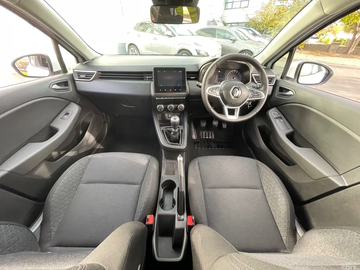 Renault Clio Hatchback, Petrol, 2022, White