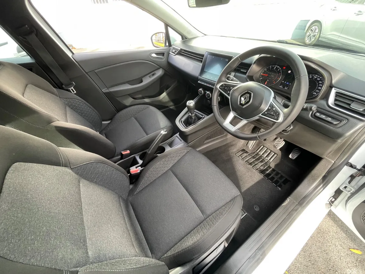 Renault Clio Hatchback, Petrol, 2022, White