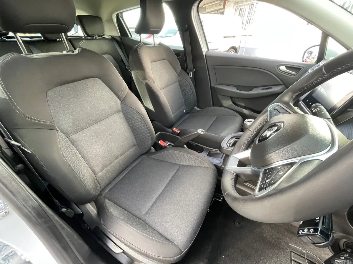 Renault Clio Hatchback, Petrol, 2022, White