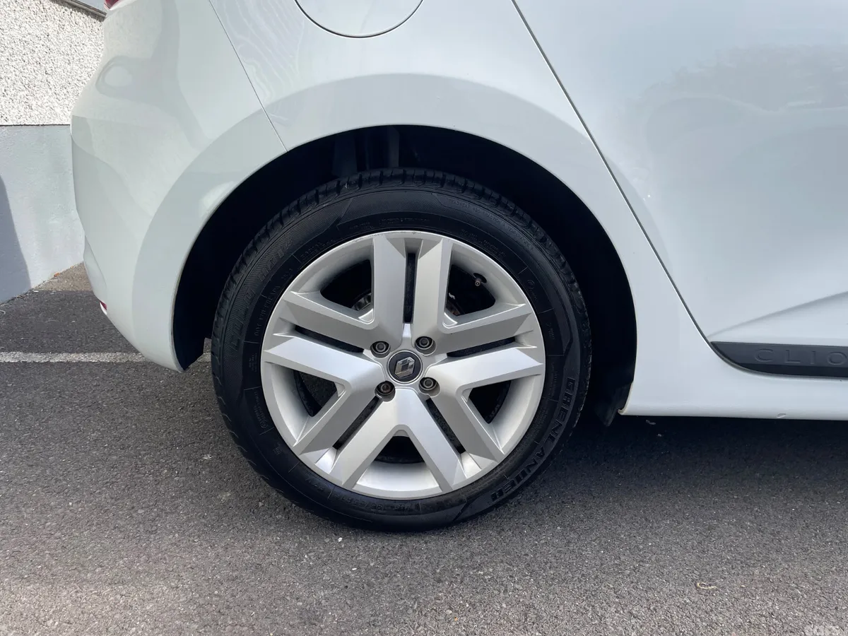 Renault Clio Hatchback, Petrol, 2022, White