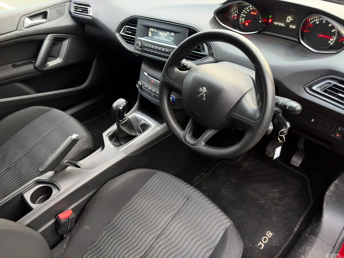 Peugeot 308 Hatchback, Petrol, 2017, Red