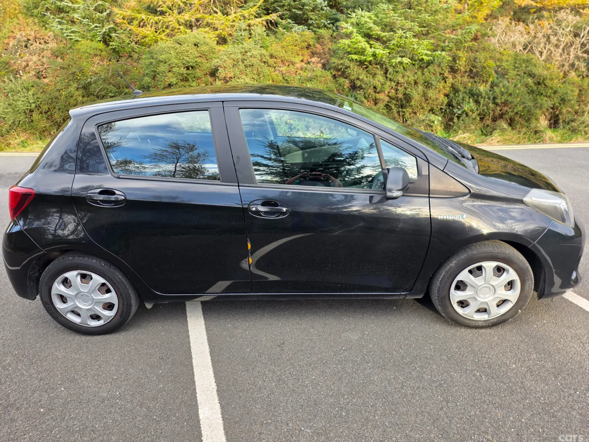 Toyota Yaris Hatchback, Petrol Hybrid, 2017, Black
