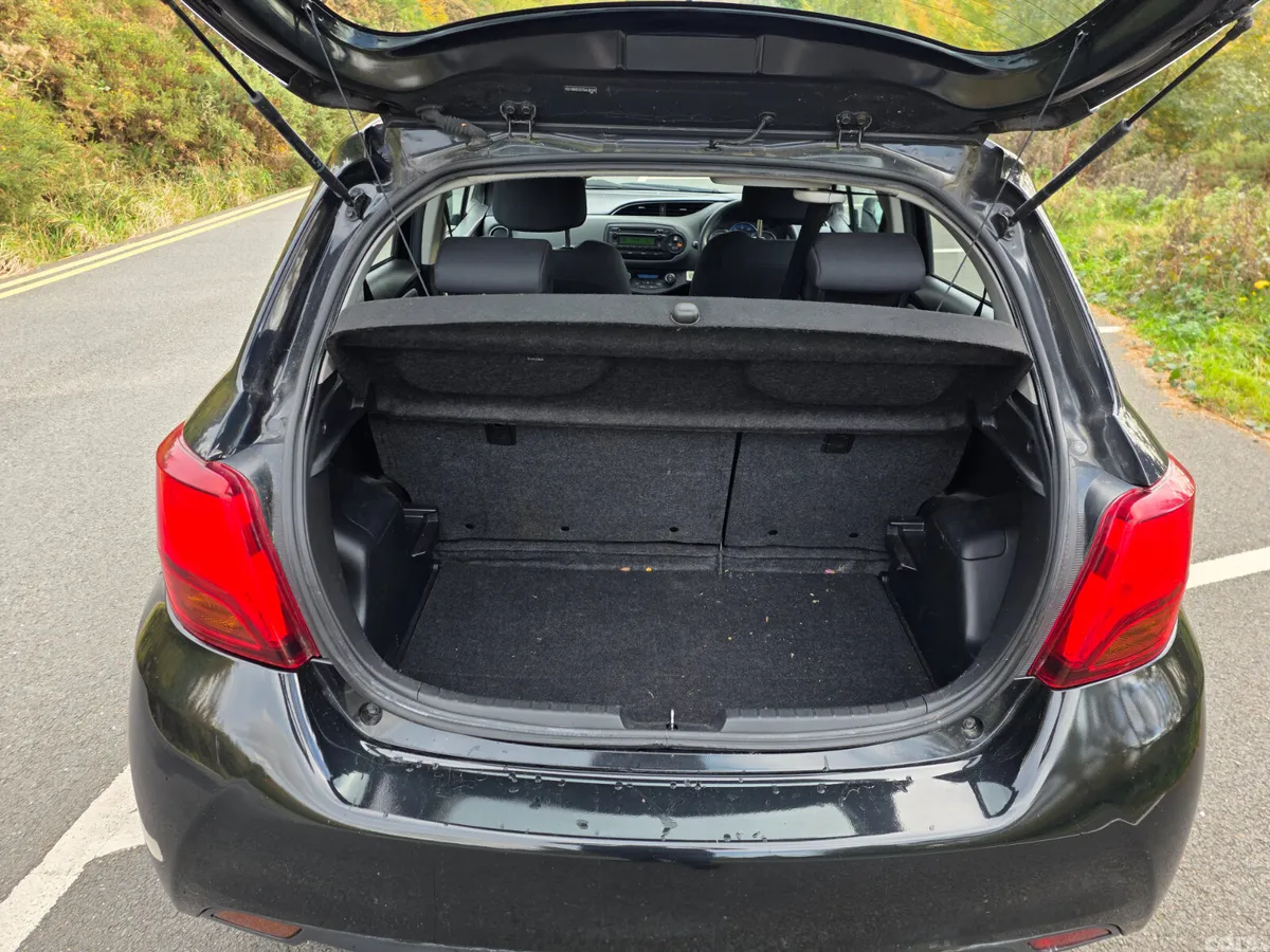 Toyota Yaris Hatchback, Petrol Hybrid, 2017, Black