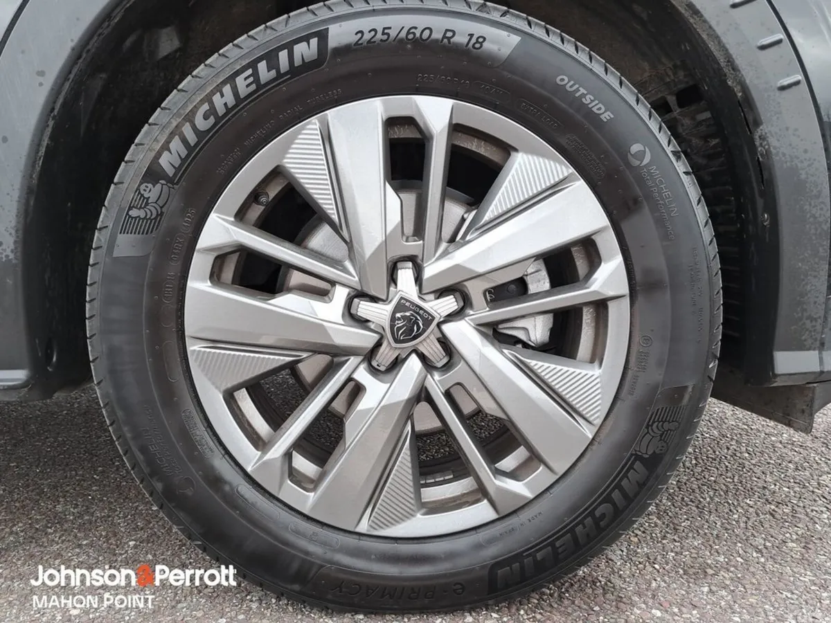 Peugeot 5008 MPV, Petrol, 2026, Black