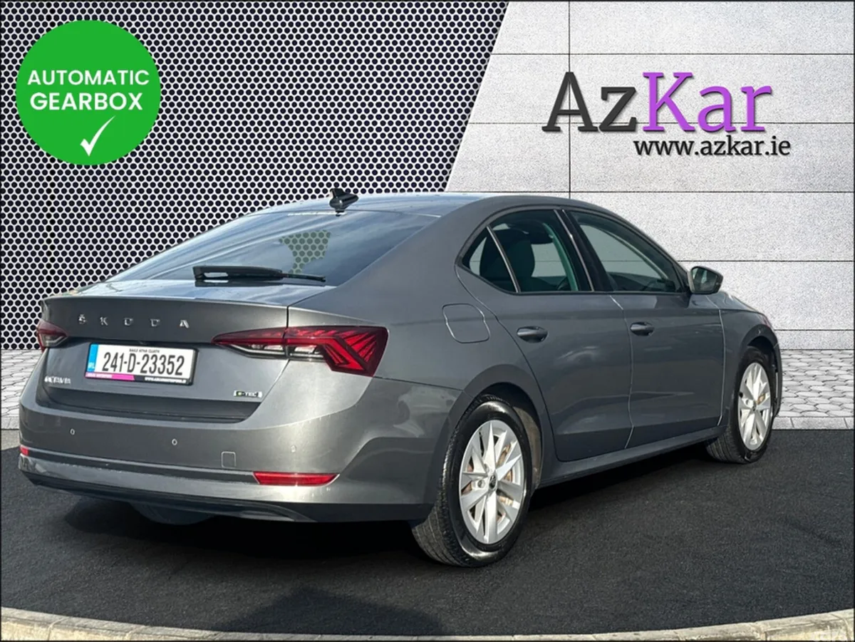 Skoda Octavia Hatchback, Petrol Hybrid, 2024, Grey