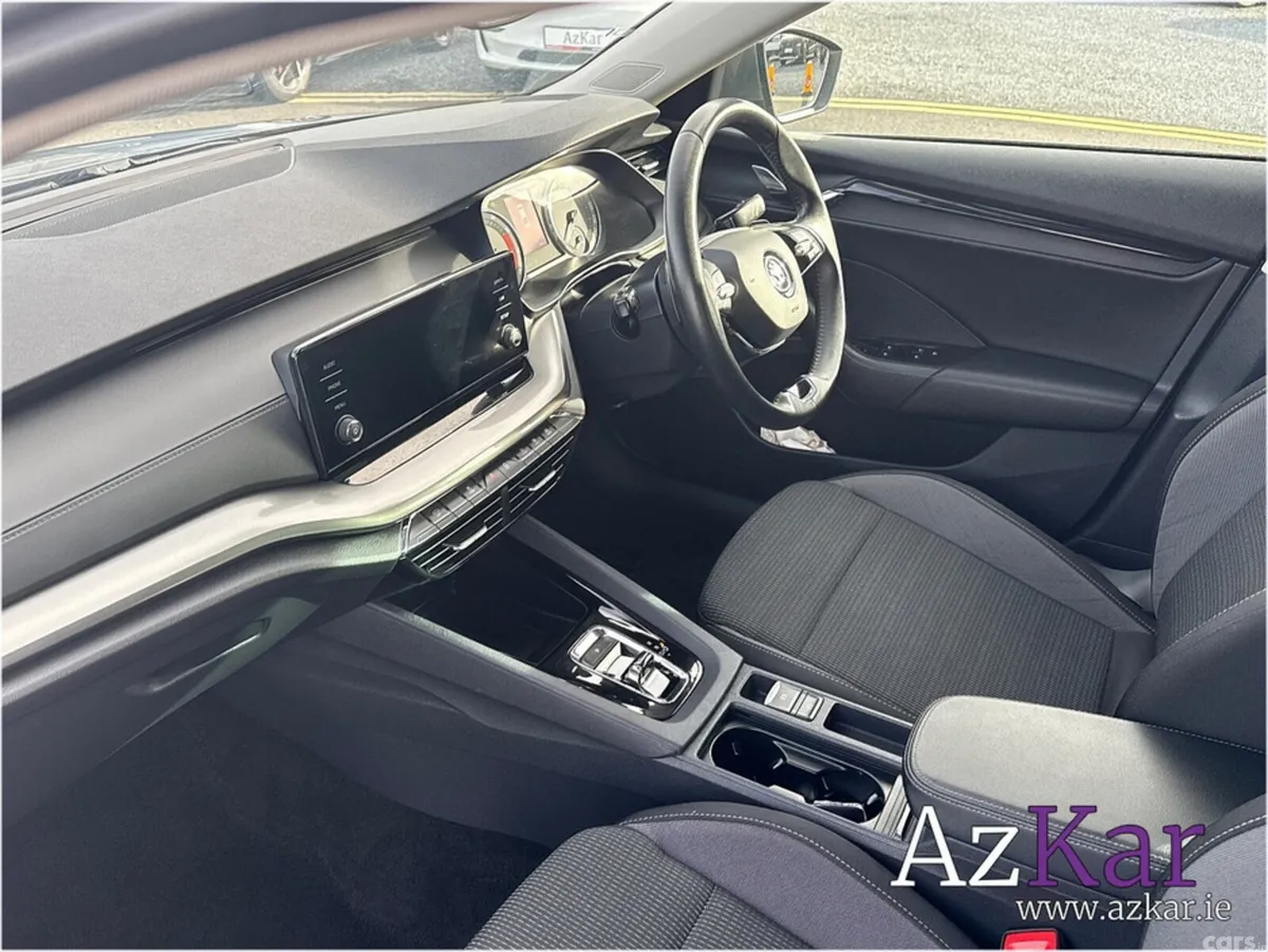 Skoda Octavia Hatchback, Petrol Hybrid, 2024, Grey