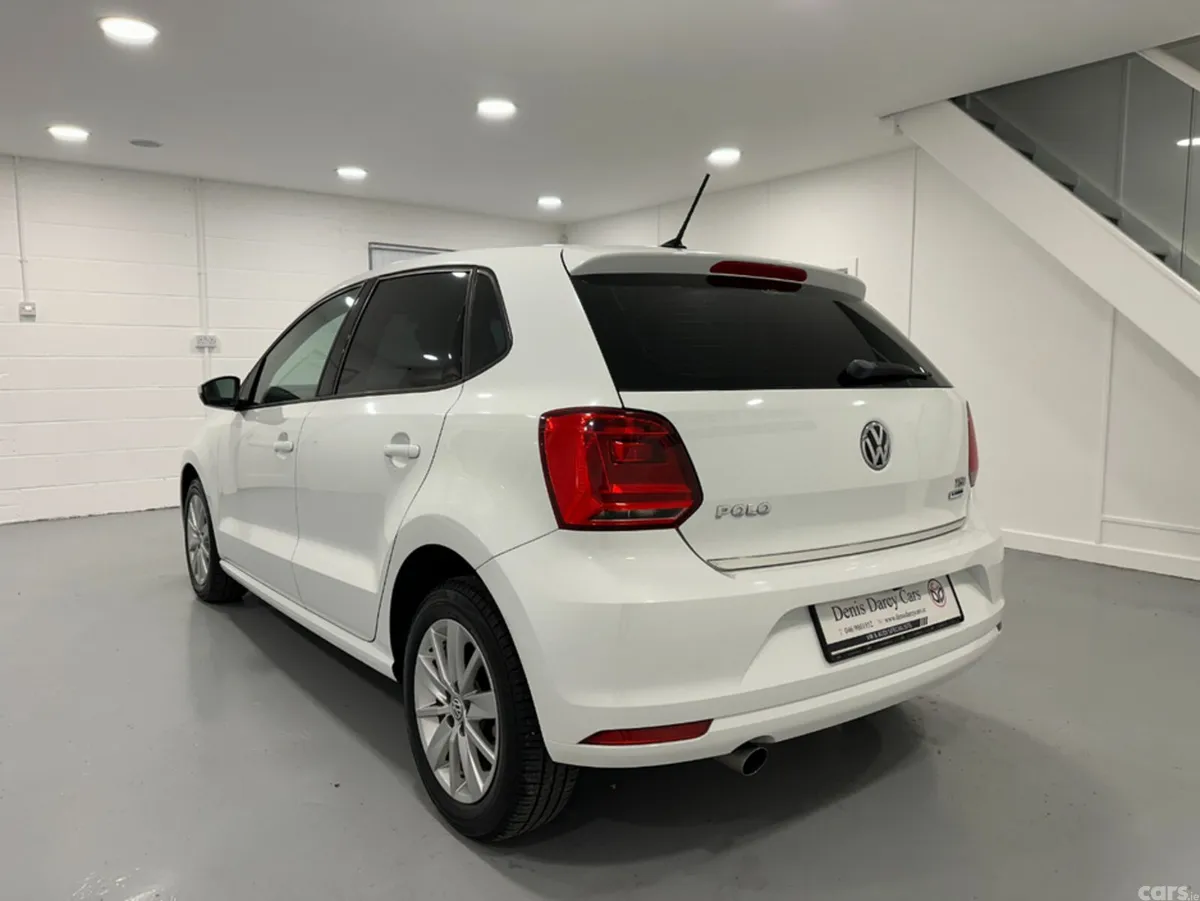 Volkswagen Polo Hatchback, Petrol, 2015, White