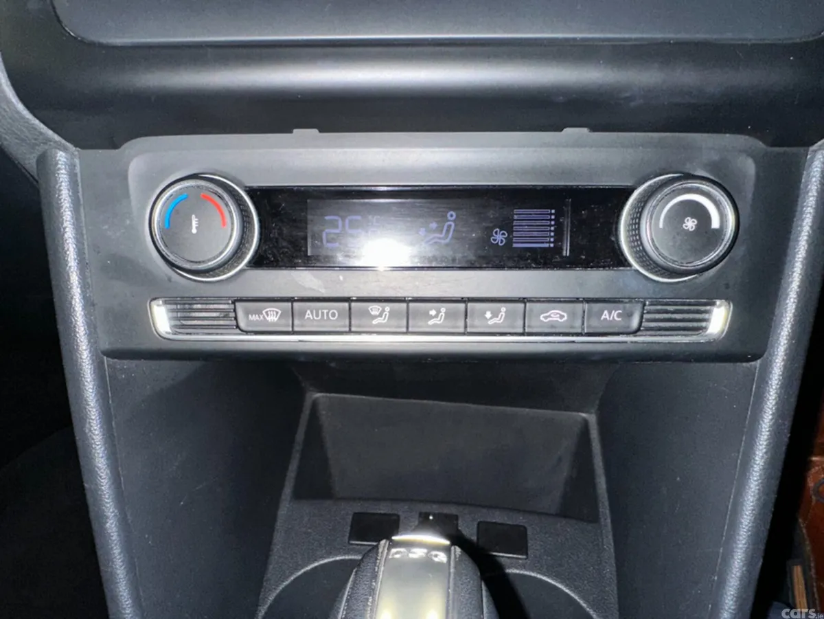 Volkswagen Polo Hatchback, Petrol, 2015, White