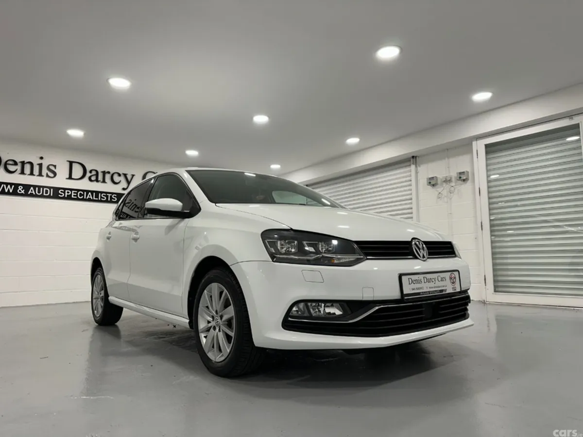 Volkswagen Polo Hatchback, Petrol, 2015, White