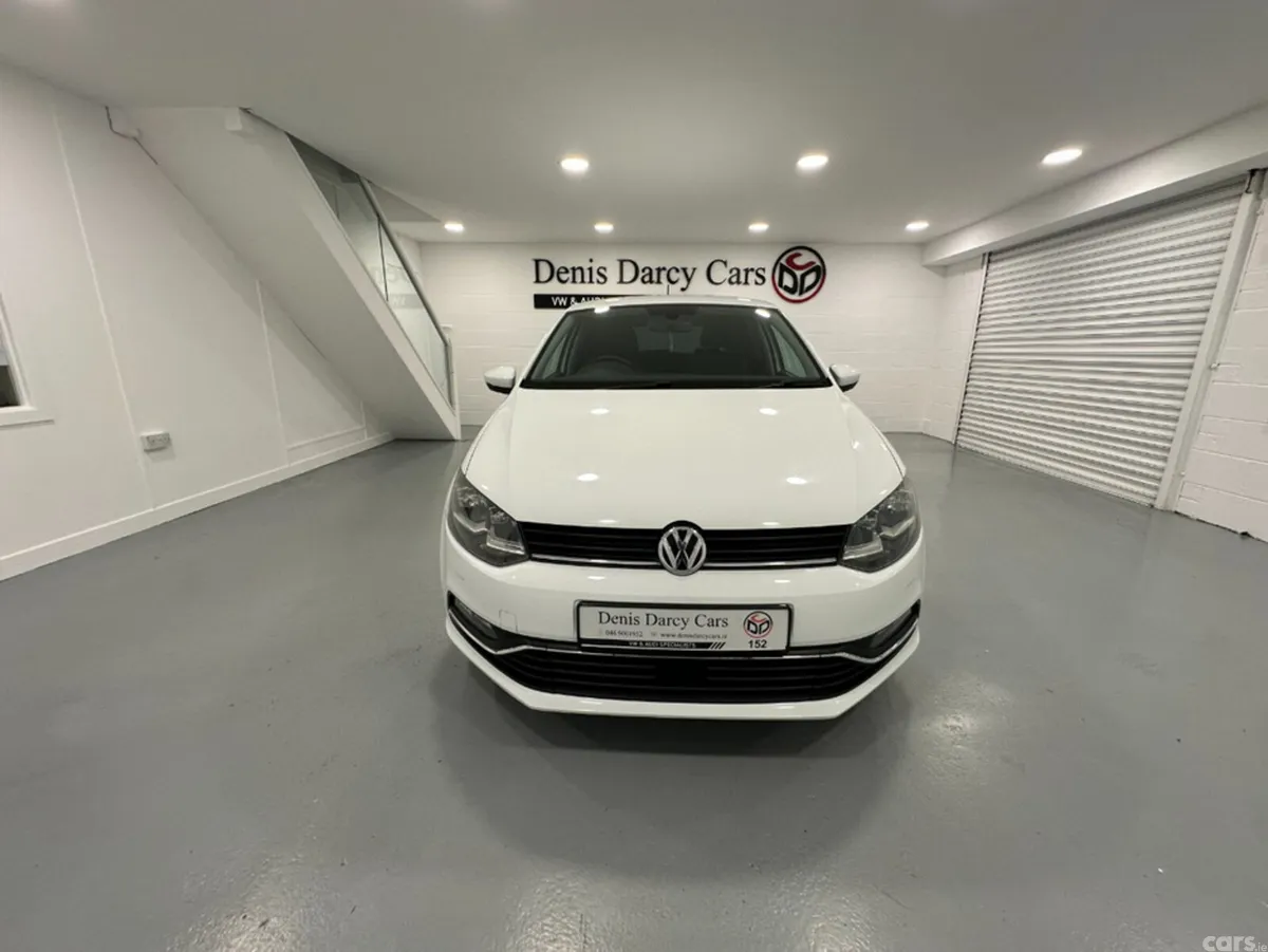 Volkswagen Polo Hatchback, Petrol, 2015, White