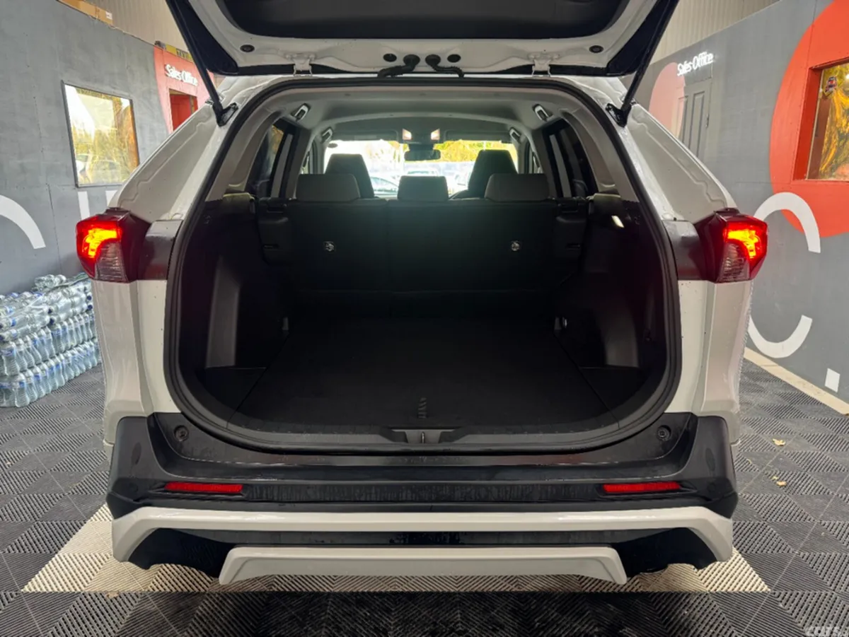 Toyota RAV4 SUV, Petrol Hybrid, 2023, White