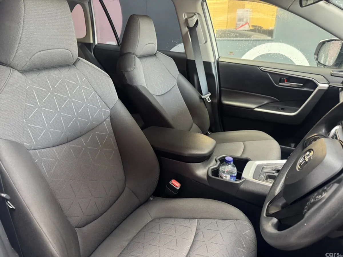 Toyota RAV4 SUV, Petrol Hybrid, 2023, White