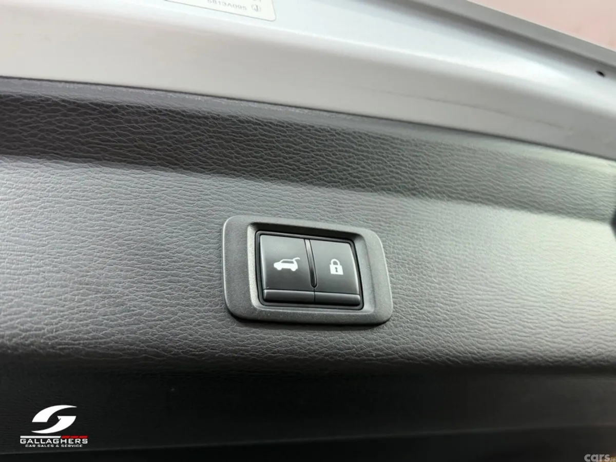 Mitsubishi Outlander SUV, Petrol Plug-in Hybrid, 2023, White