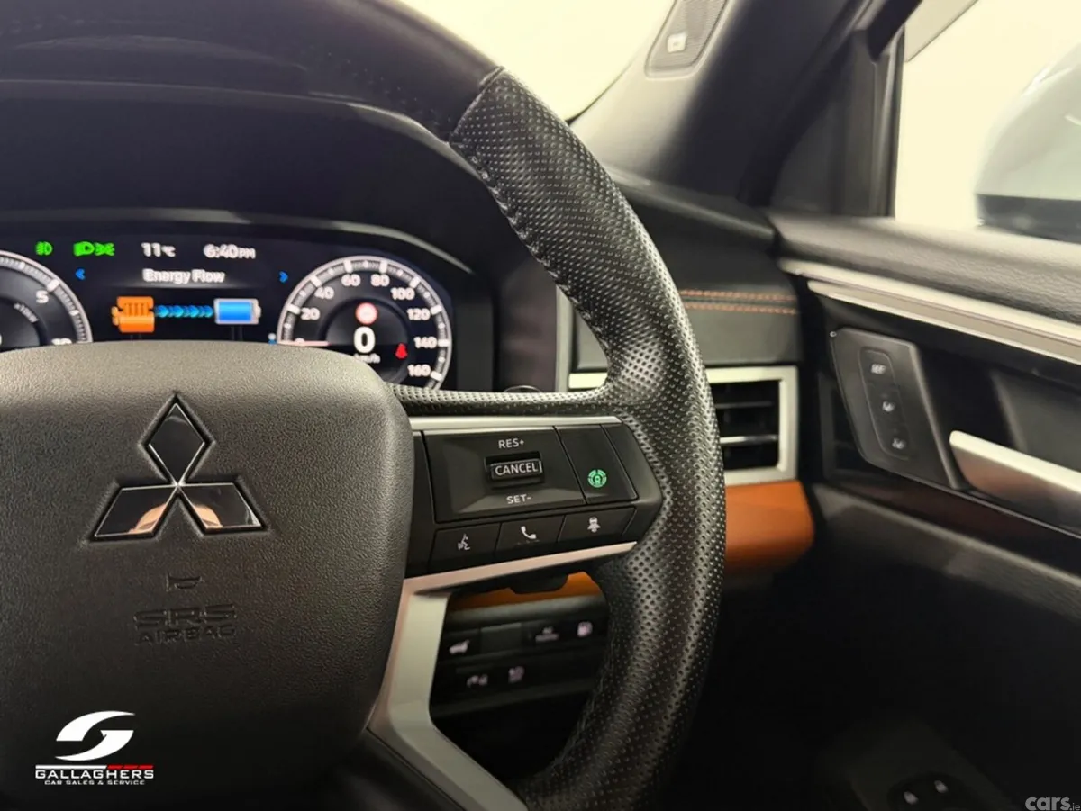 Mitsubishi Outlander SUV, Petrol Plug-in Hybrid, 2023, White