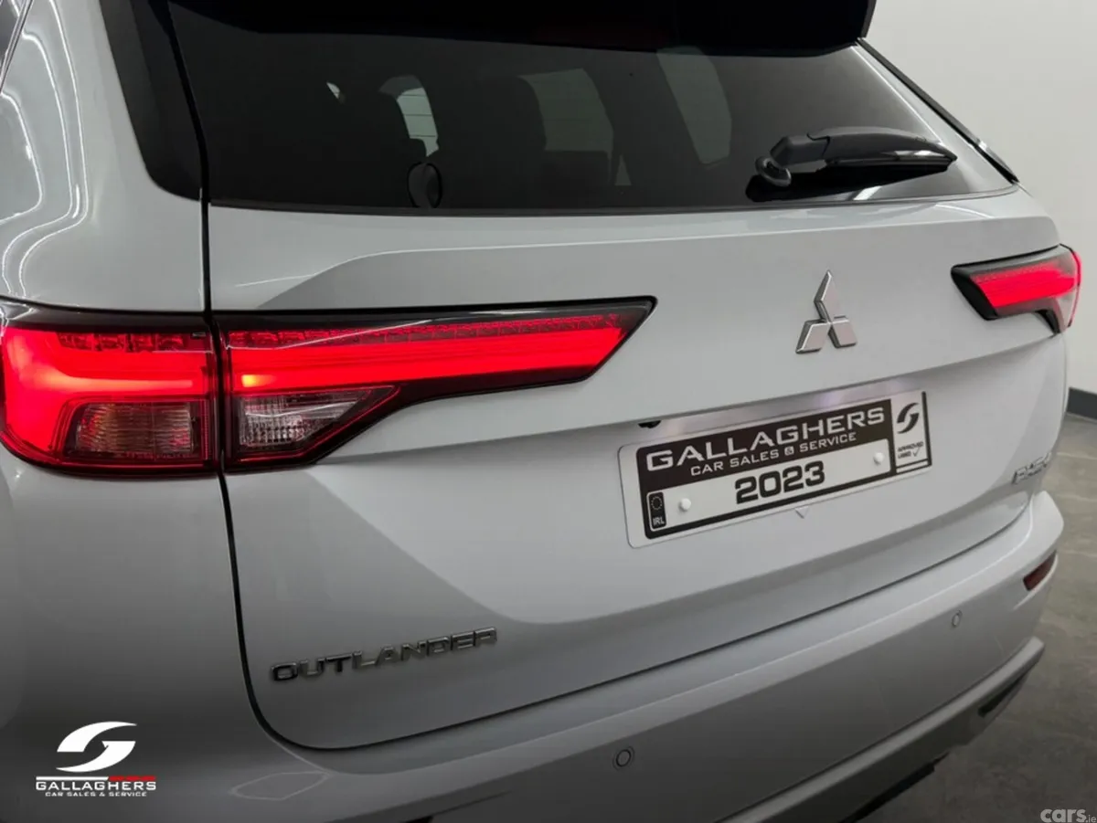 Mitsubishi Outlander SUV, Petrol Plug-in Hybrid, 2023, White