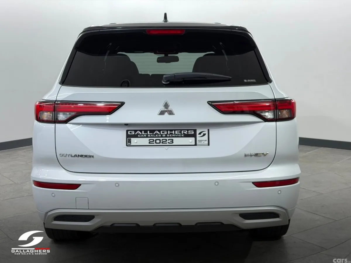 Mitsubishi Outlander SUV, Petrol Plug-in Hybrid, 2023, White