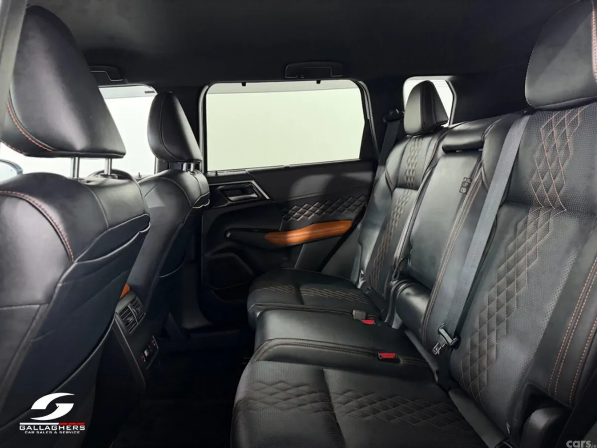 Mitsubishi Outlander SUV, Petrol Plug-in Hybrid, 2023, White