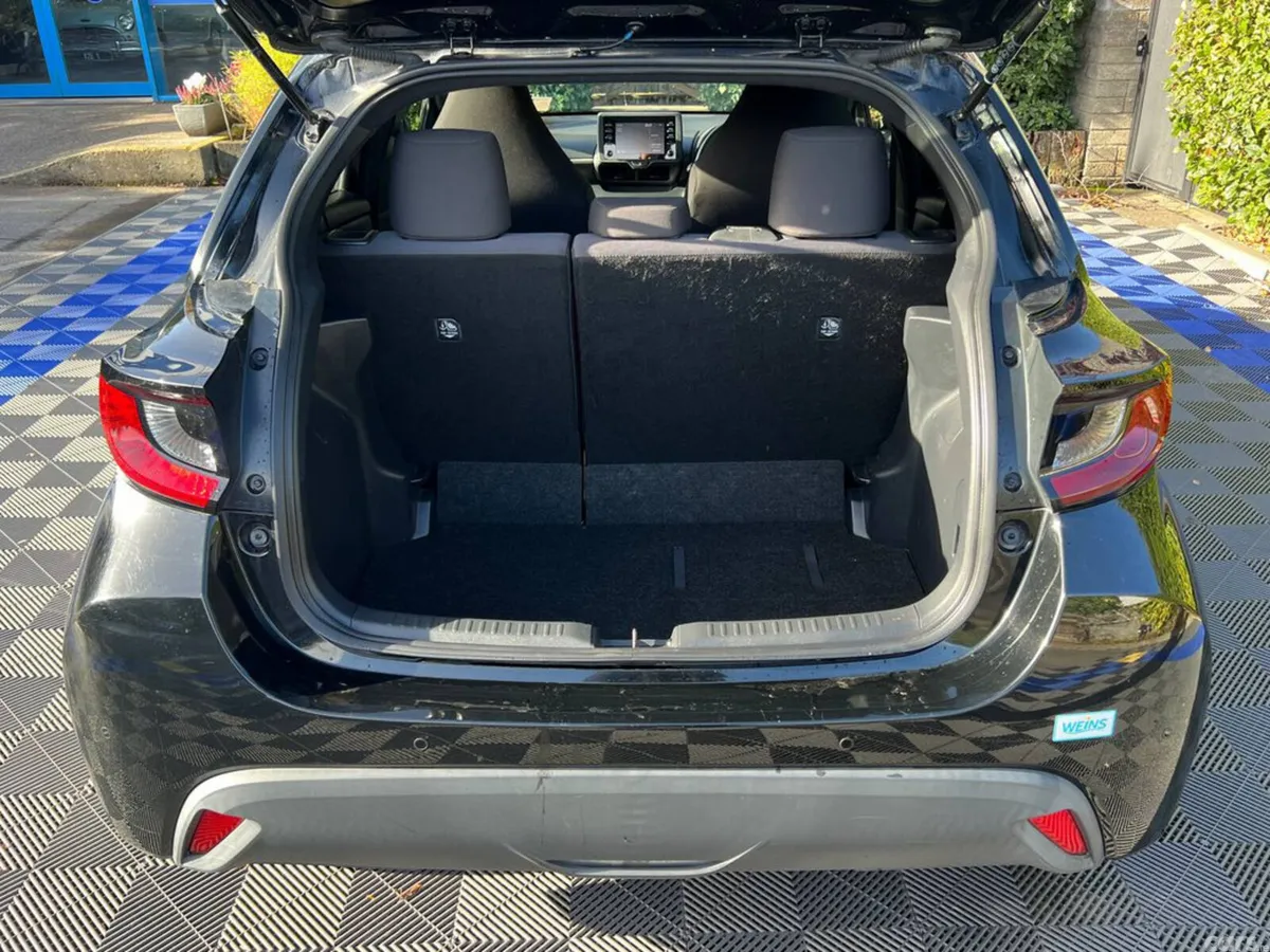 Toyota Yaris Hatchback, Petrol, 2020, Black