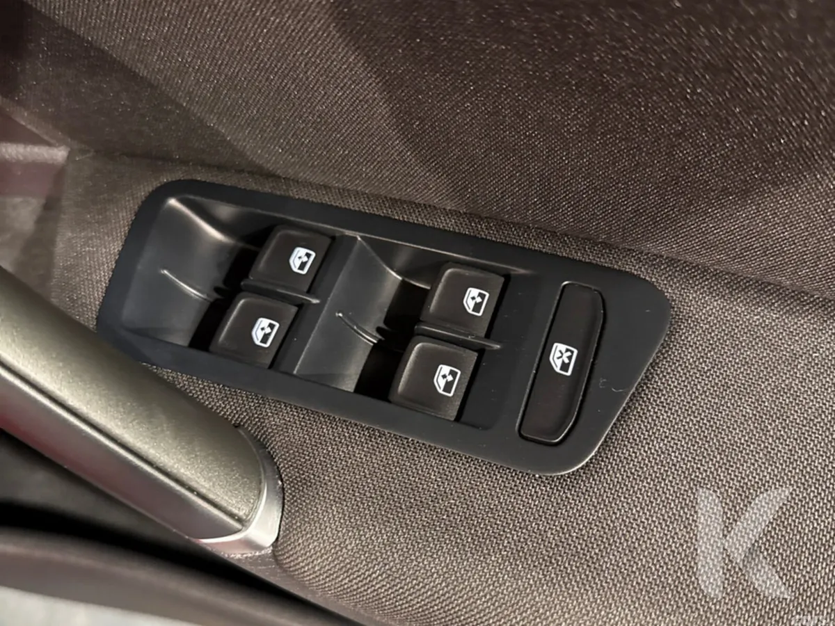 Volkswagen Golf Hatchback, Petrol, 2018, Red