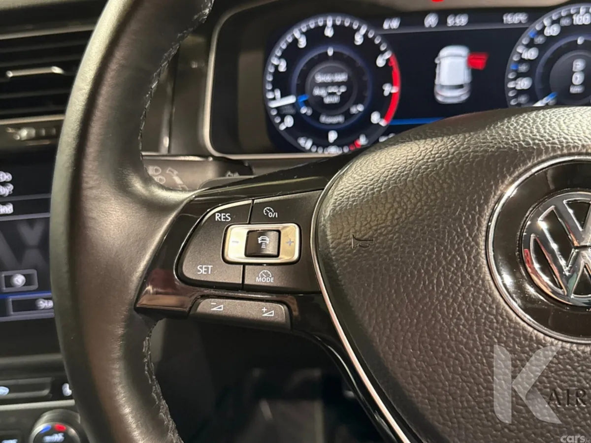 Volkswagen Golf Hatchback, Petrol, 2018, Red