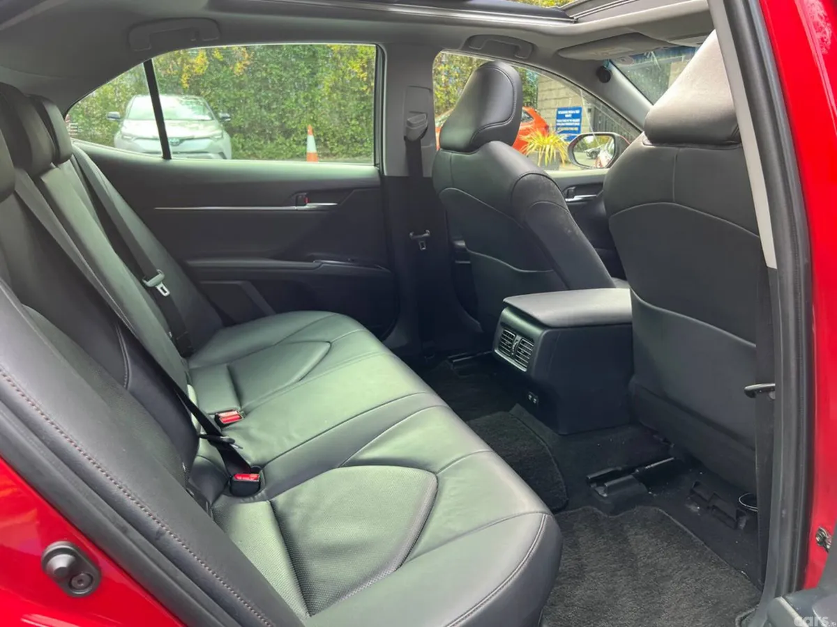Toyota Camry Saloon, Petrol Hybrid, 2018, Red