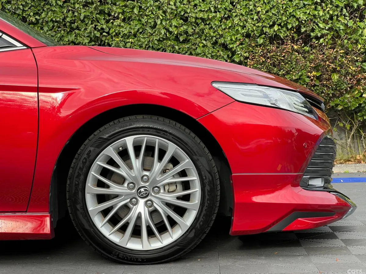 Toyota Camry Saloon, Petrol Hybrid, 2018, Red