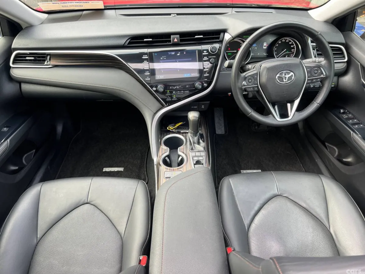 Toyota Camry Saloon, Petrol Hybrid, 2018, Red