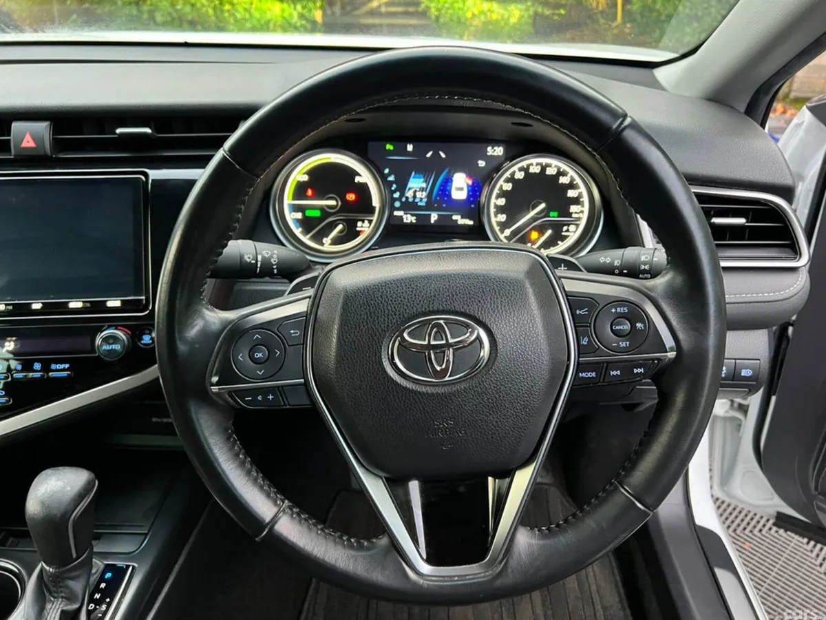 Toyota Camry Saloon, Petrol Hybrid, 2019, White