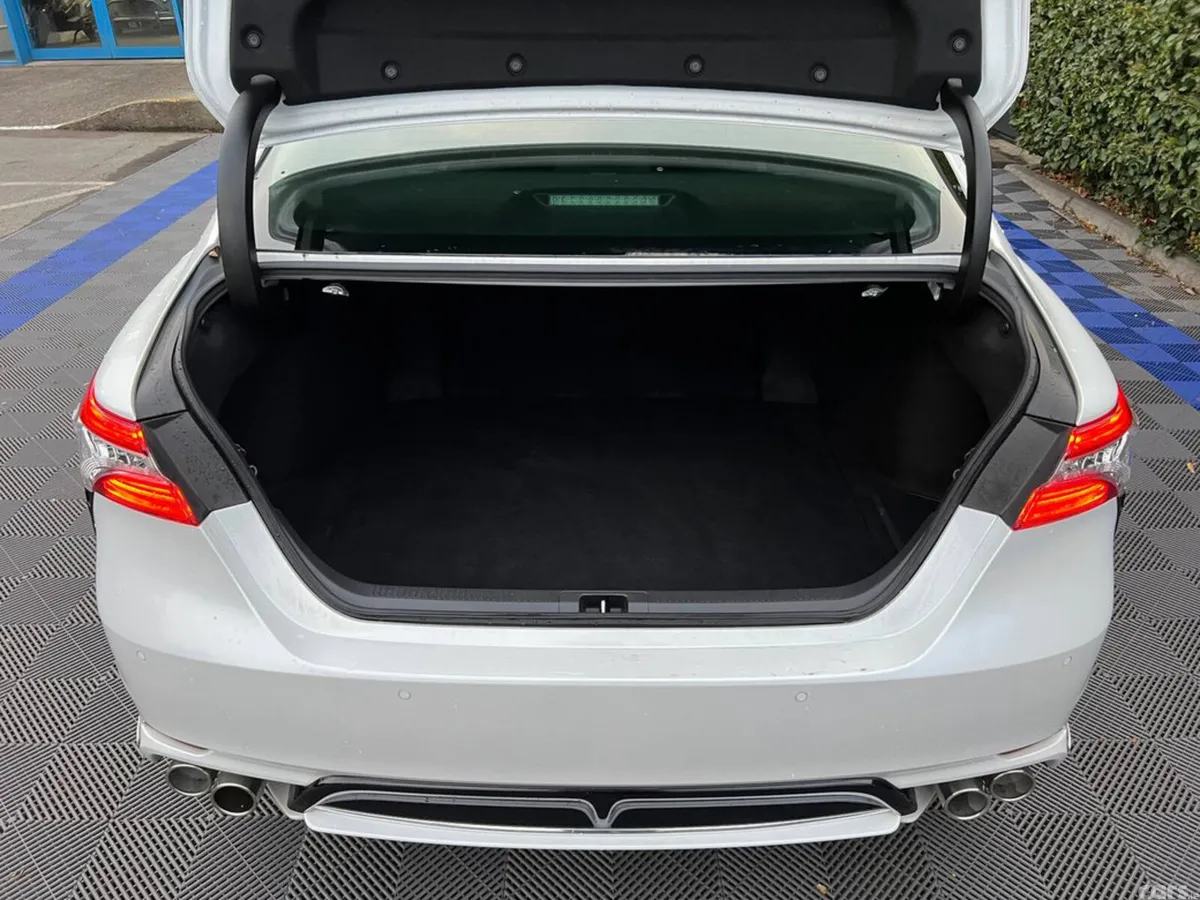 Toyota Camry Saloon, Petrol Hybrid, 2019, White