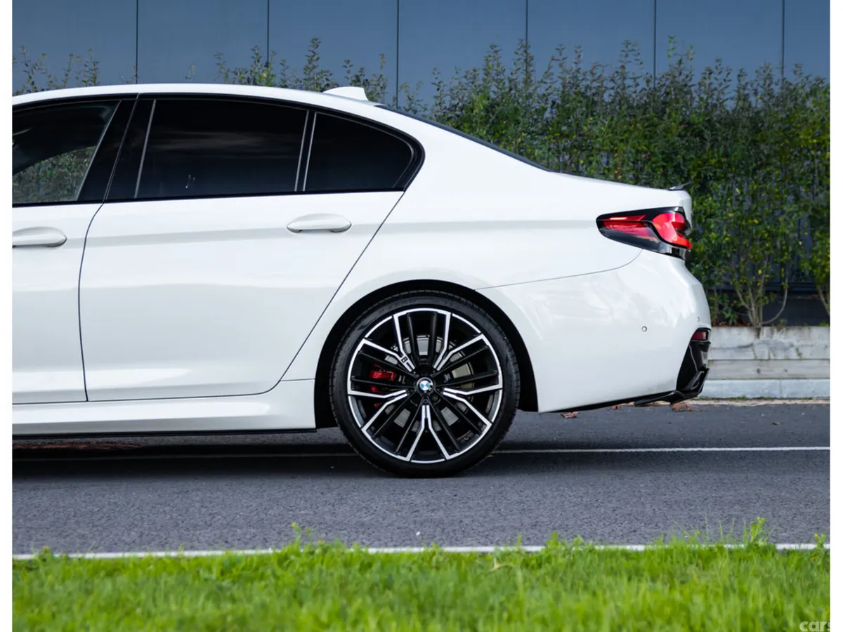BMW 5-Series Saloon, Diesel Hybrid, 2020, White