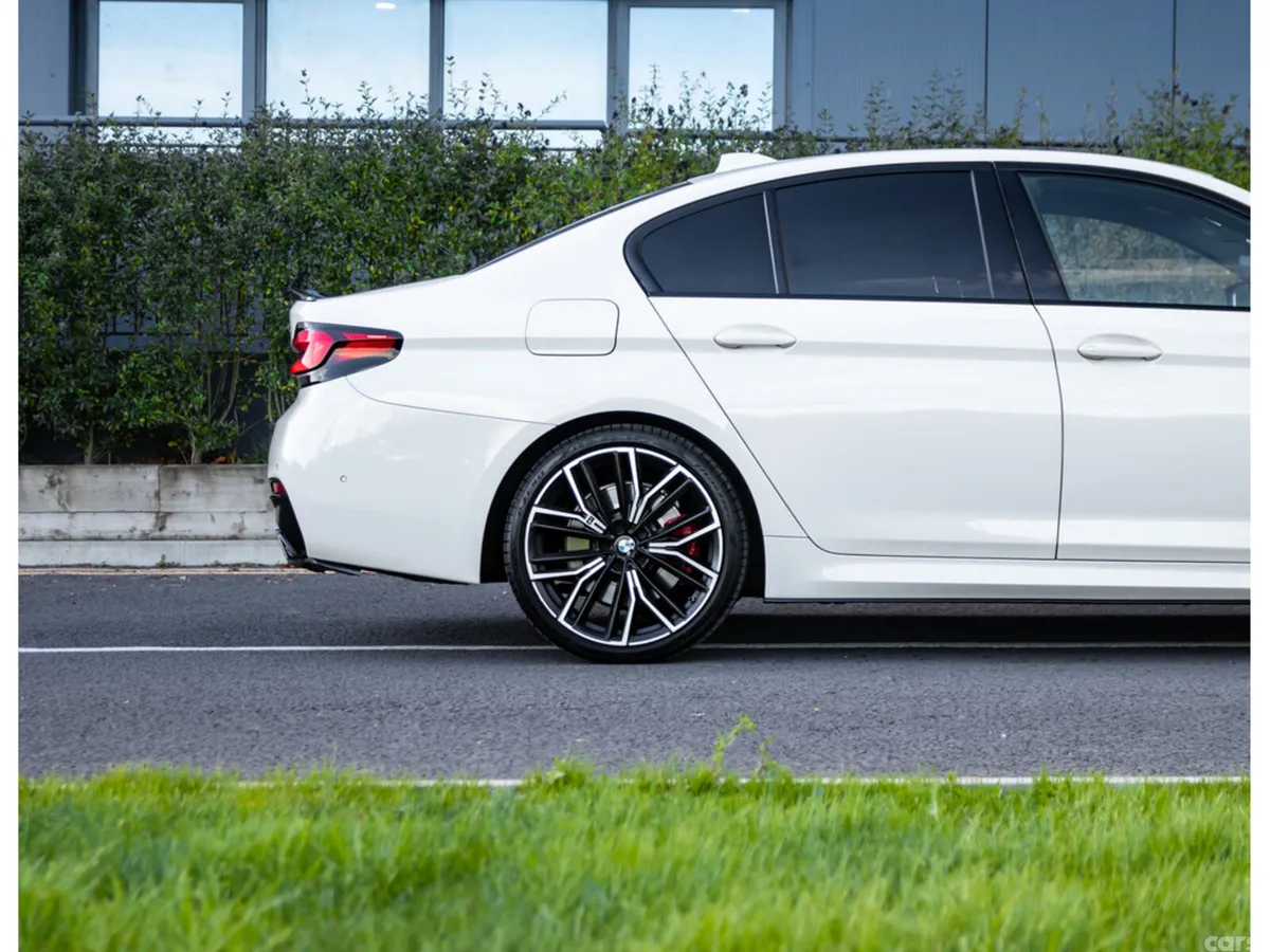 BMW 5-Series Saloon, Diesel Hybrid, 2020, White